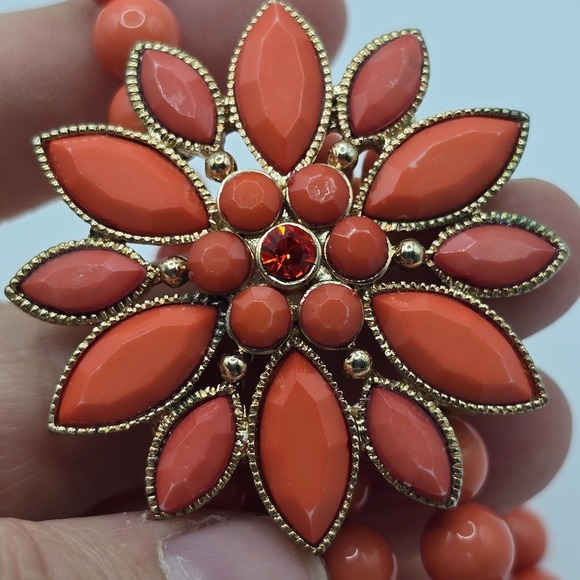 Vintage 2 Strand Plastic Beaded Bracelet Coral Stretch Flower Jewelry Boho Bloom - Picture 7 of 9